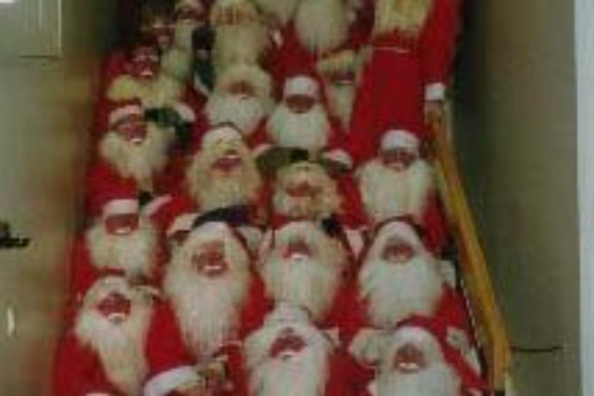 Jólapóstur samkvæmt hefð í Dalvíkurskóla.