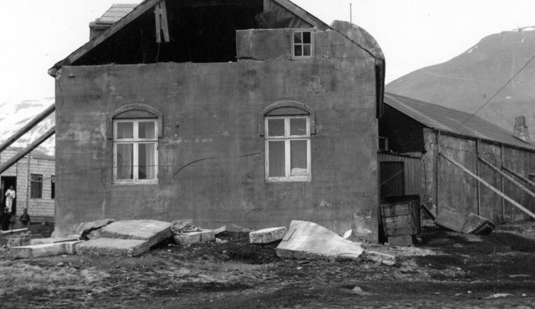 Dalbær. T.v. Dröfn, Dalbær, Ungó, sér í gaflinn á Görðum