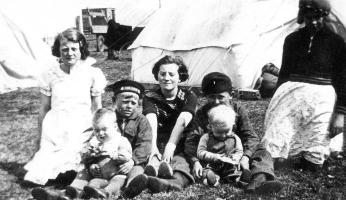 Íbúar búnir að koma sér fyrir í tjaldbúðum á Sunnuhvolstúninu