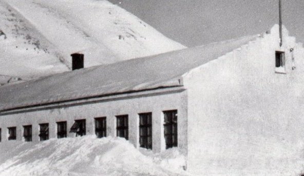 Barnaskólinn á Dalvík við Skíðabraut.