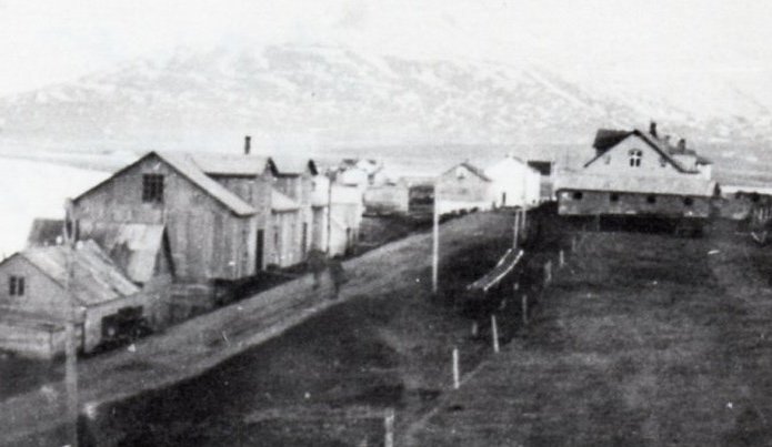 Götumynd frá Hafnarbraut tekið fyrir árið 1934