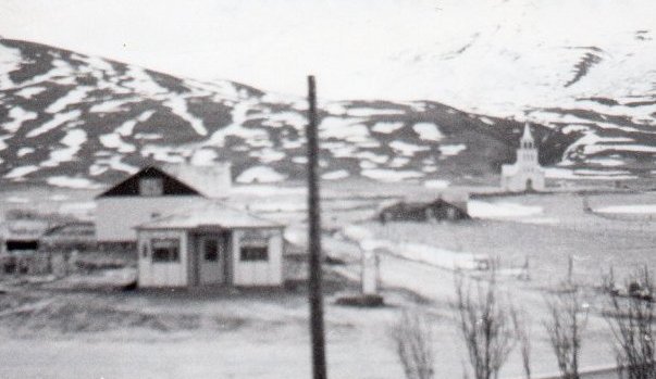 Götumynd þar sem sést upp í Hólaveg.