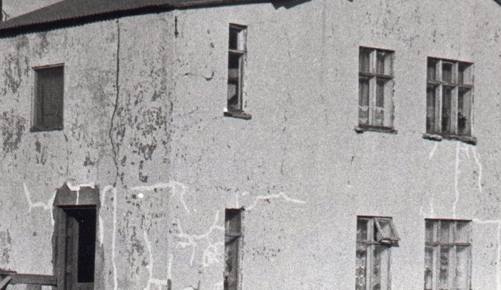 Grund, byggt af Halldóri Sigfússyni (gjarnan kallað Dórahúsið). Grundargata 15. Mynd tekin 1975