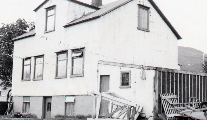 Höfn (Karlsrauðatorg 4), byggt 1905 af Sigurði Jóhannssyni.