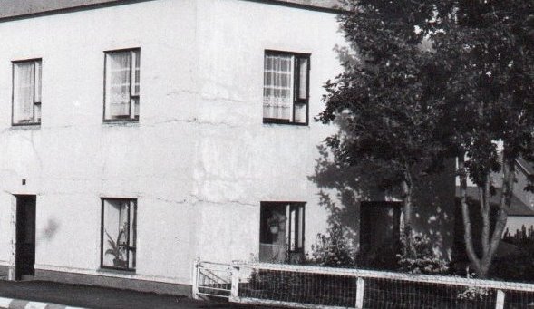 Húsið Runnur sem stóð á horni Skíðabrautar og Grundargötu.