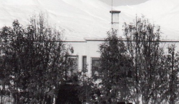 Strandberg (Sognstún 4) byggt 1938 af Baldvini Jóhannsyni fyrrum kaupfélagsstjóra (Kristján E. Hjartarson, Húsaskráning).