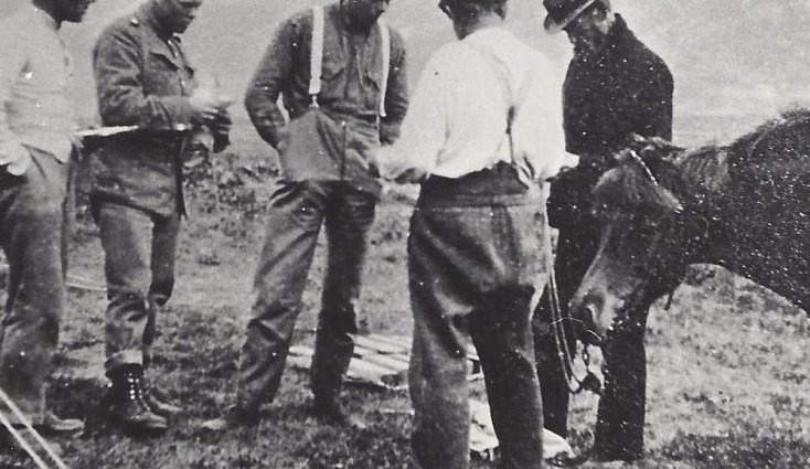 Jón Eyjólfsson póstur kemur með bréf til danskra mælingarmanna.