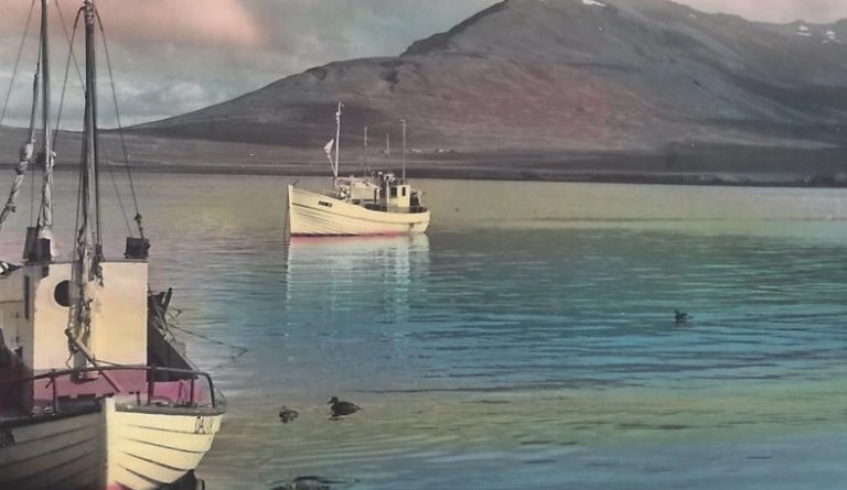 Dalvíkurhöfn. Bátarnir eru: Fremst: Sigurjón Jónasson EA-(?),  Á legunni er bátur í eigu Sigtýr Sigurðsson