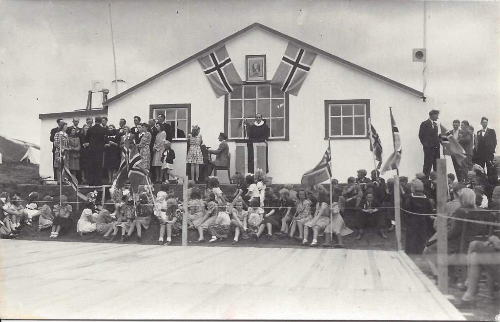 17 júní hátíðarhöld við Sundskála Svarfdæla árið 1944