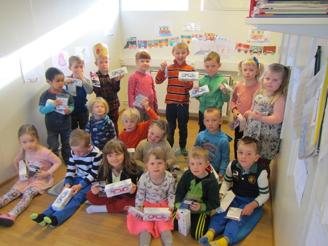 Foreldrafélagið færði börnunum í Kátakoti gjöf