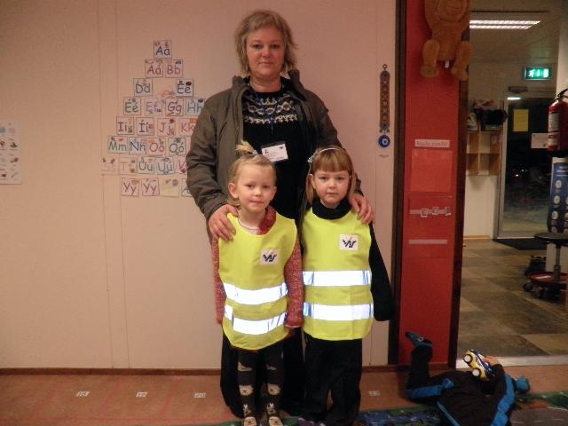 Krílakot fékk endurskynsvesti gefins