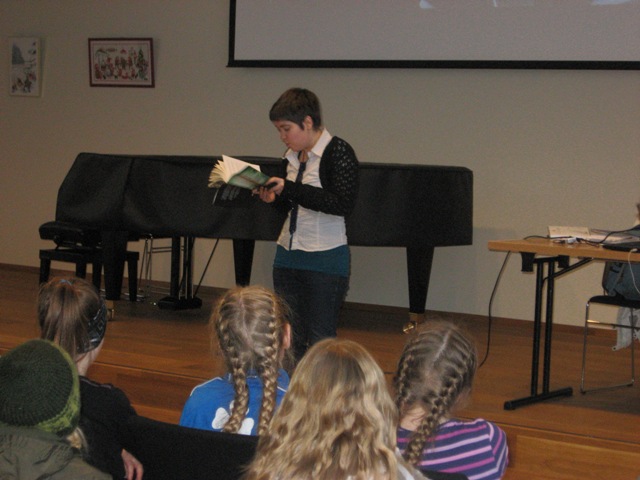 Upplestur á bókasafni