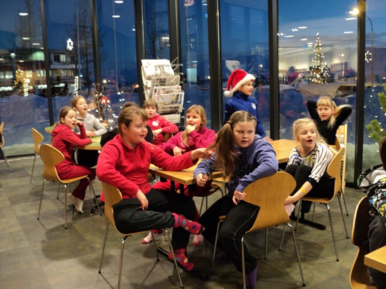 4. bekkur í bókasafns- og kaffihúsaferð