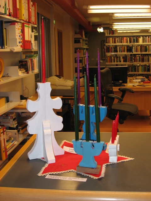 Sýning Fjölmenntar opnaði á bókasafninu í dag