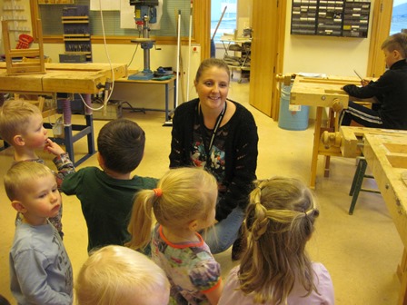 Hólakot heimsækir Dalvíkurskóla