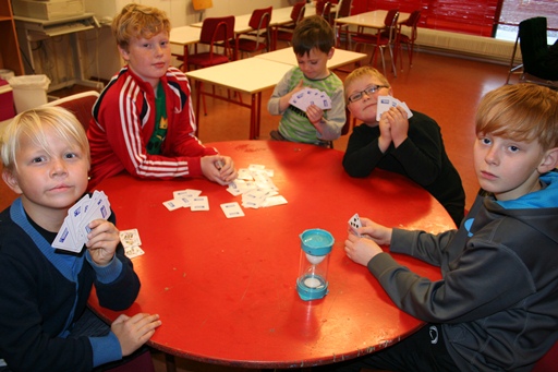 Spilastund hjá 1. og 6. bekk