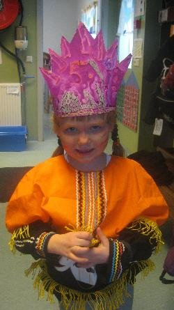 Íssól Anna 5 ára og fréttir af öskudeginum