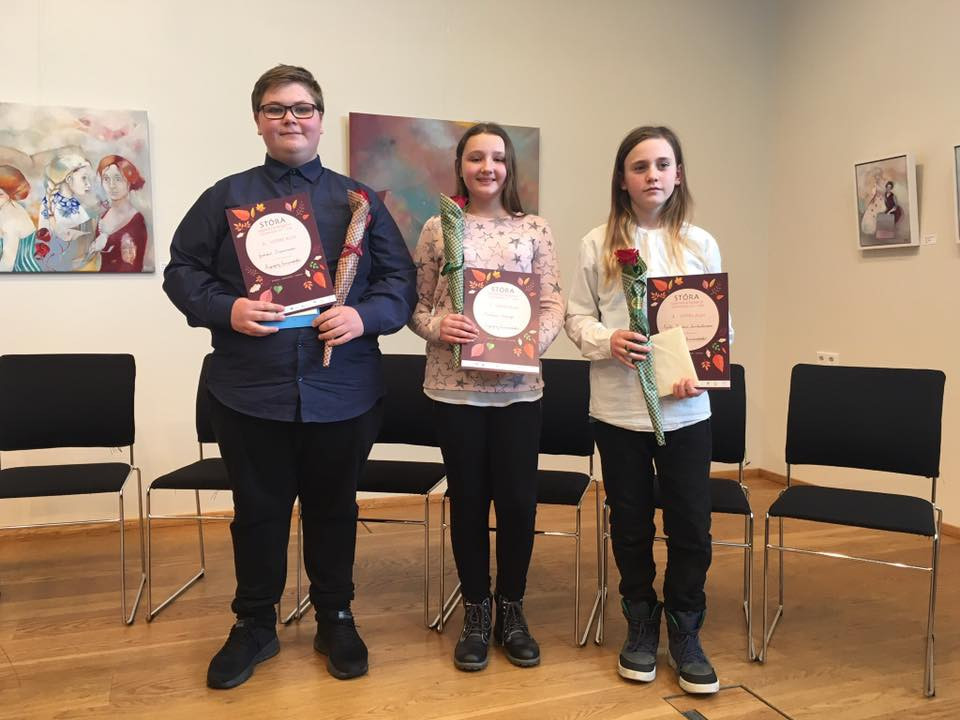 Sigurvegarar Stóru upplestrarkeppninnar frá Dalvíkurskóla og Grunnskóla Fjallabyggðar. F.v. Þröstur …