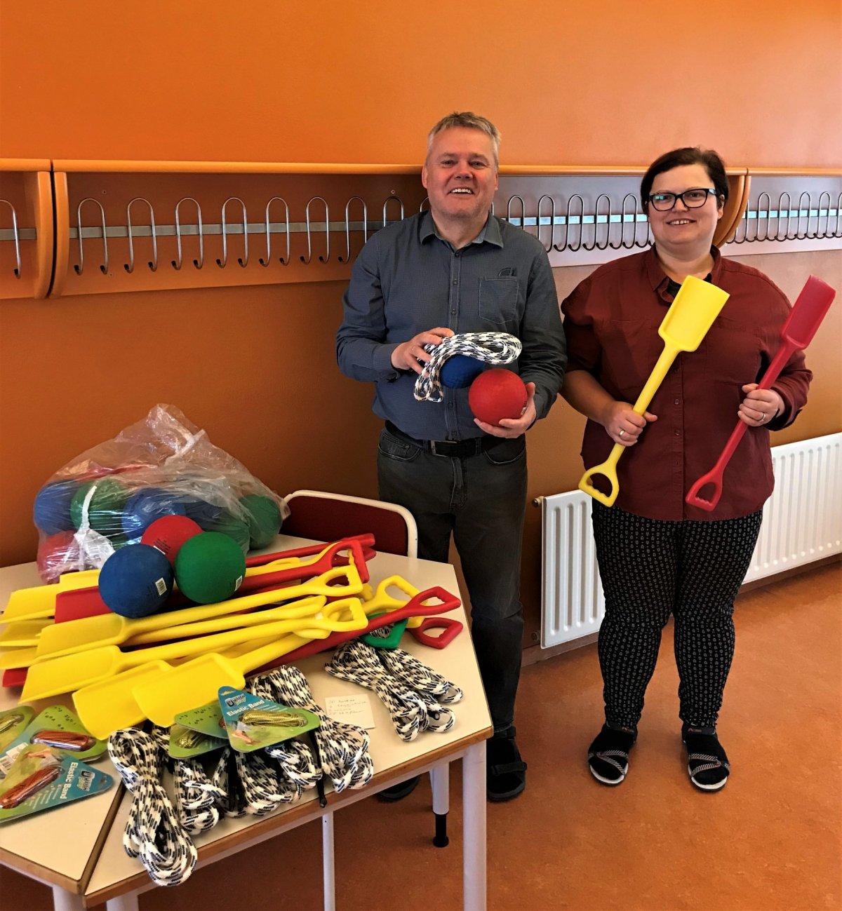 Jolanta Brandt formaður Foreldrafélags Dalvíkurskóla og Gísli Bjarnason skólastjóri.