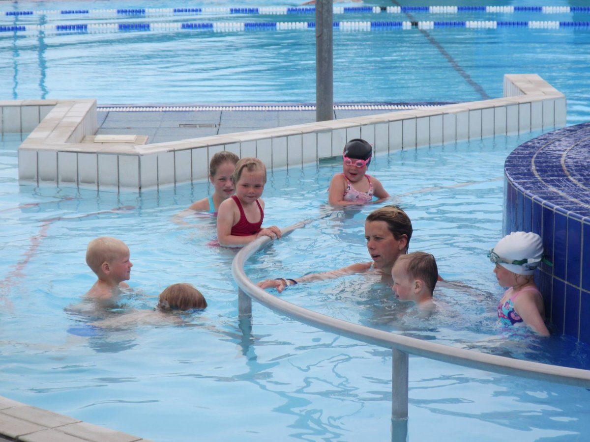 Íþróttamiðstöðin á Dalvík auglýsir sundnámskeið fyrir börn