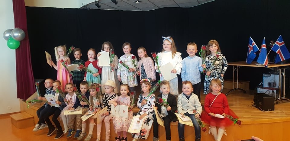 Útskrift nemenda á Hólakoti