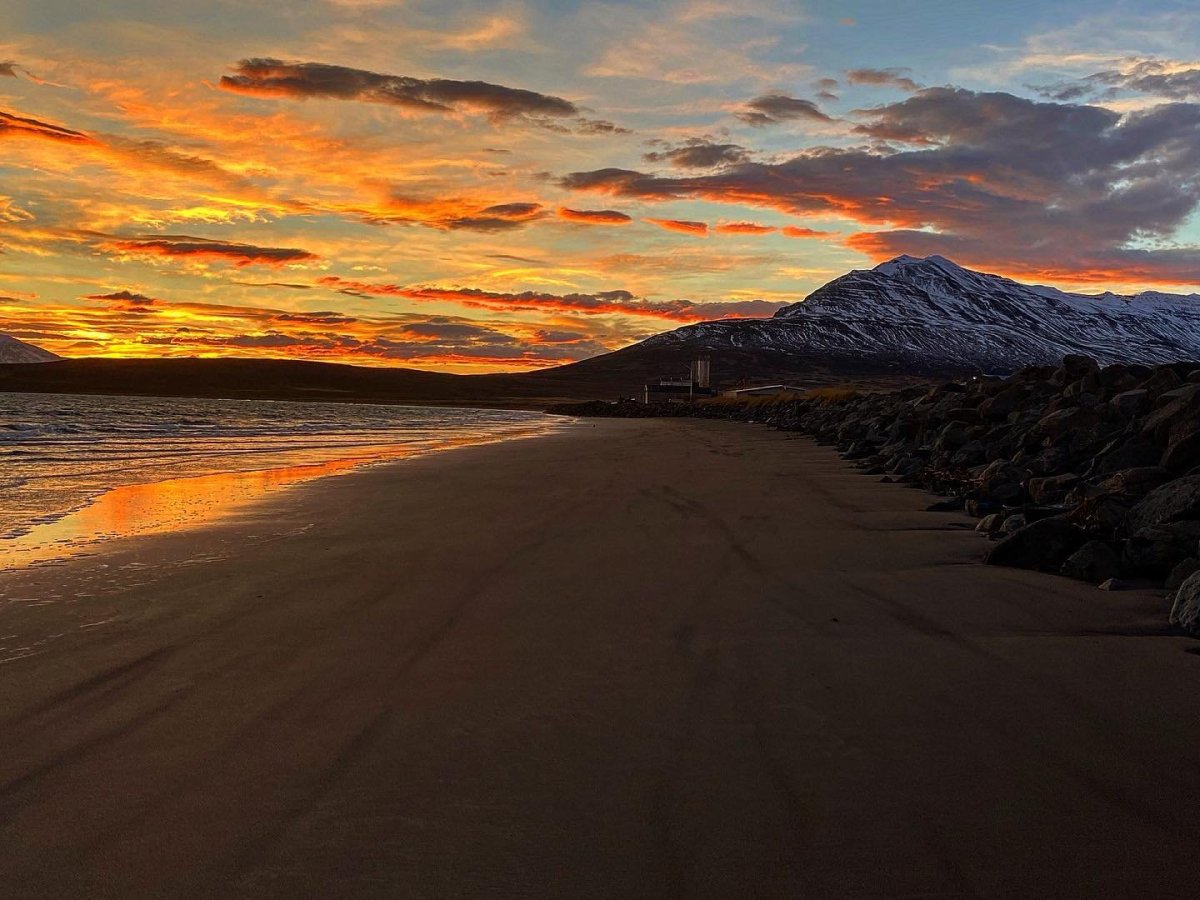 Hugarflugsfundur um strandlengjuna Dalvík.