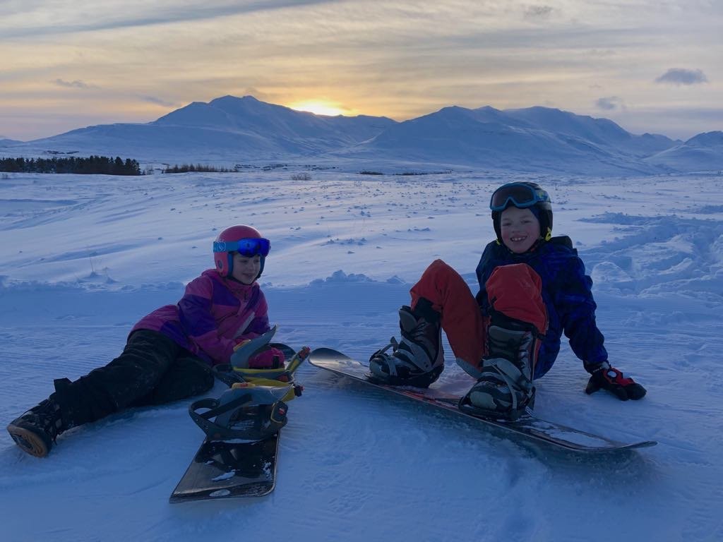 Unnur Marý og Kristján Sölvi prófa brettin