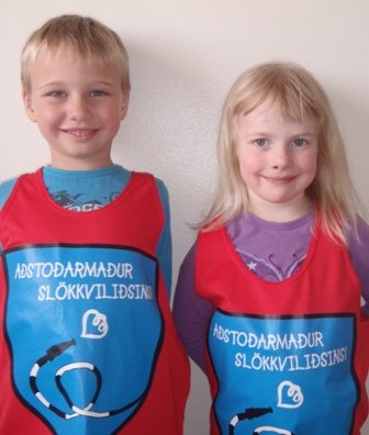 Aðstoðarfólk slökkviliðsins í apríl