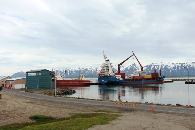 Björgúlfur og Pioneer Bay við Norðurgarðinn