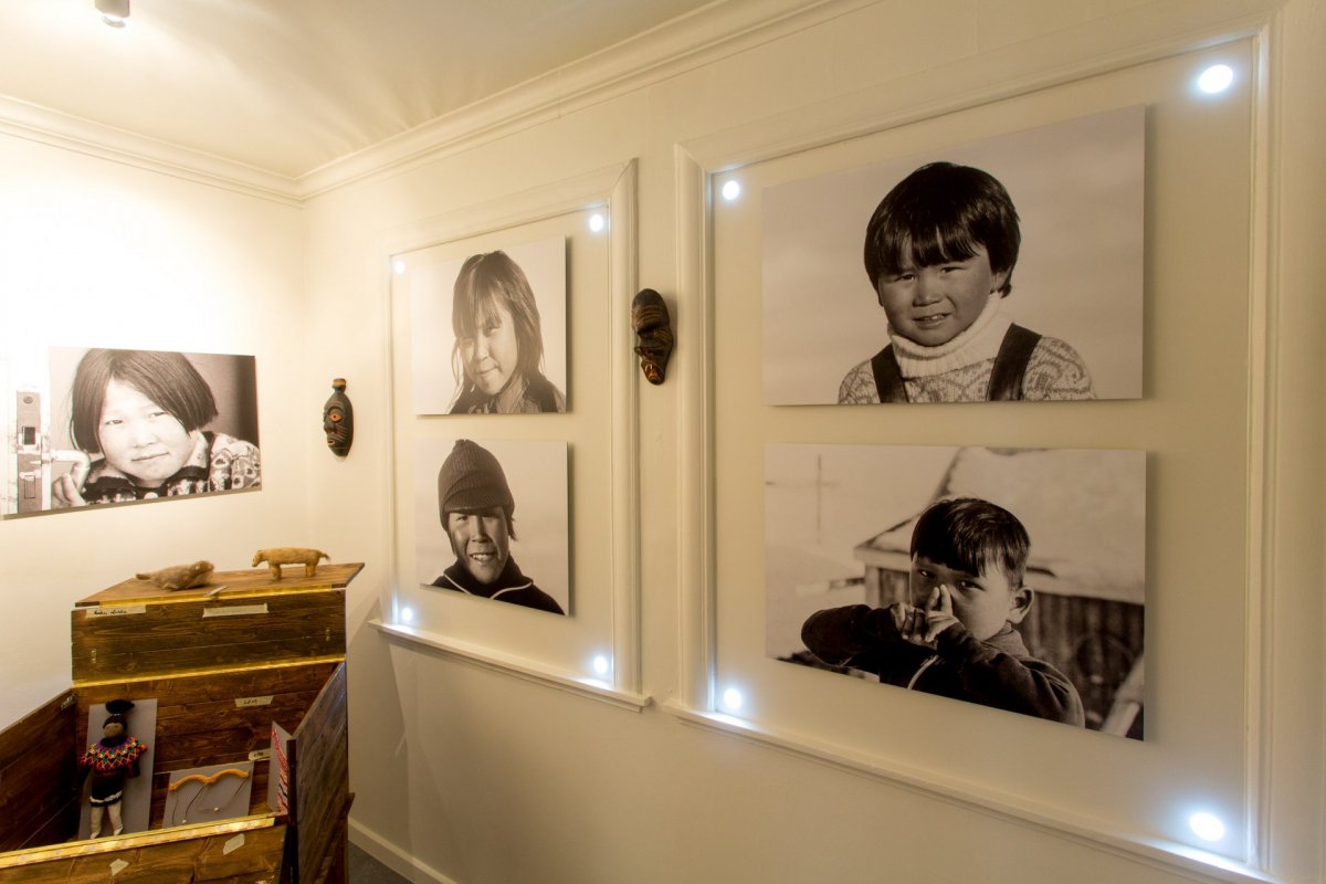 Grænlensk börn í sundkennslu í Dalvíkurbyggð