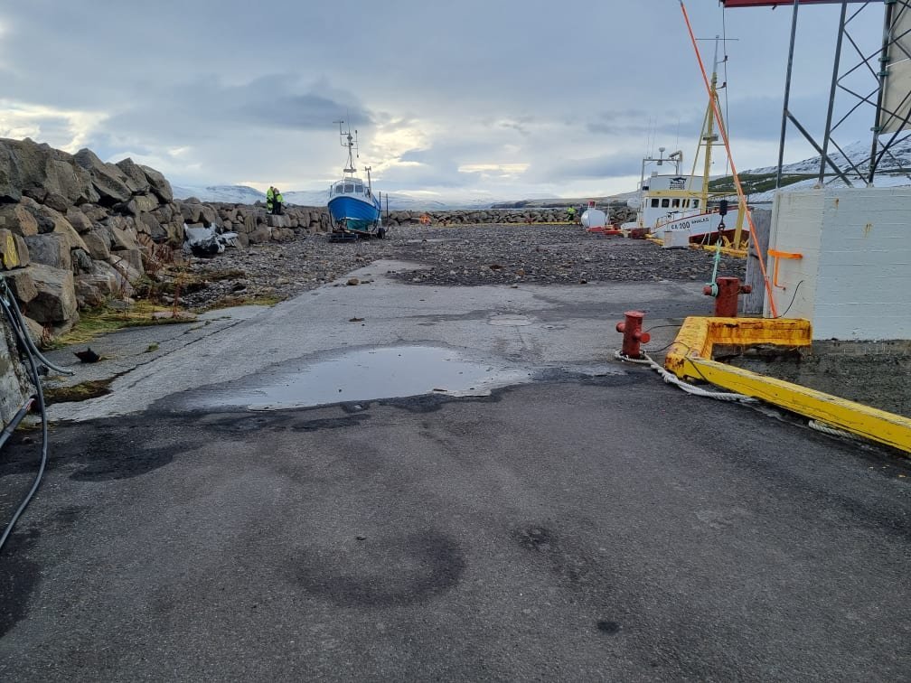Óveðursskemmdir á Hauganesbryggju