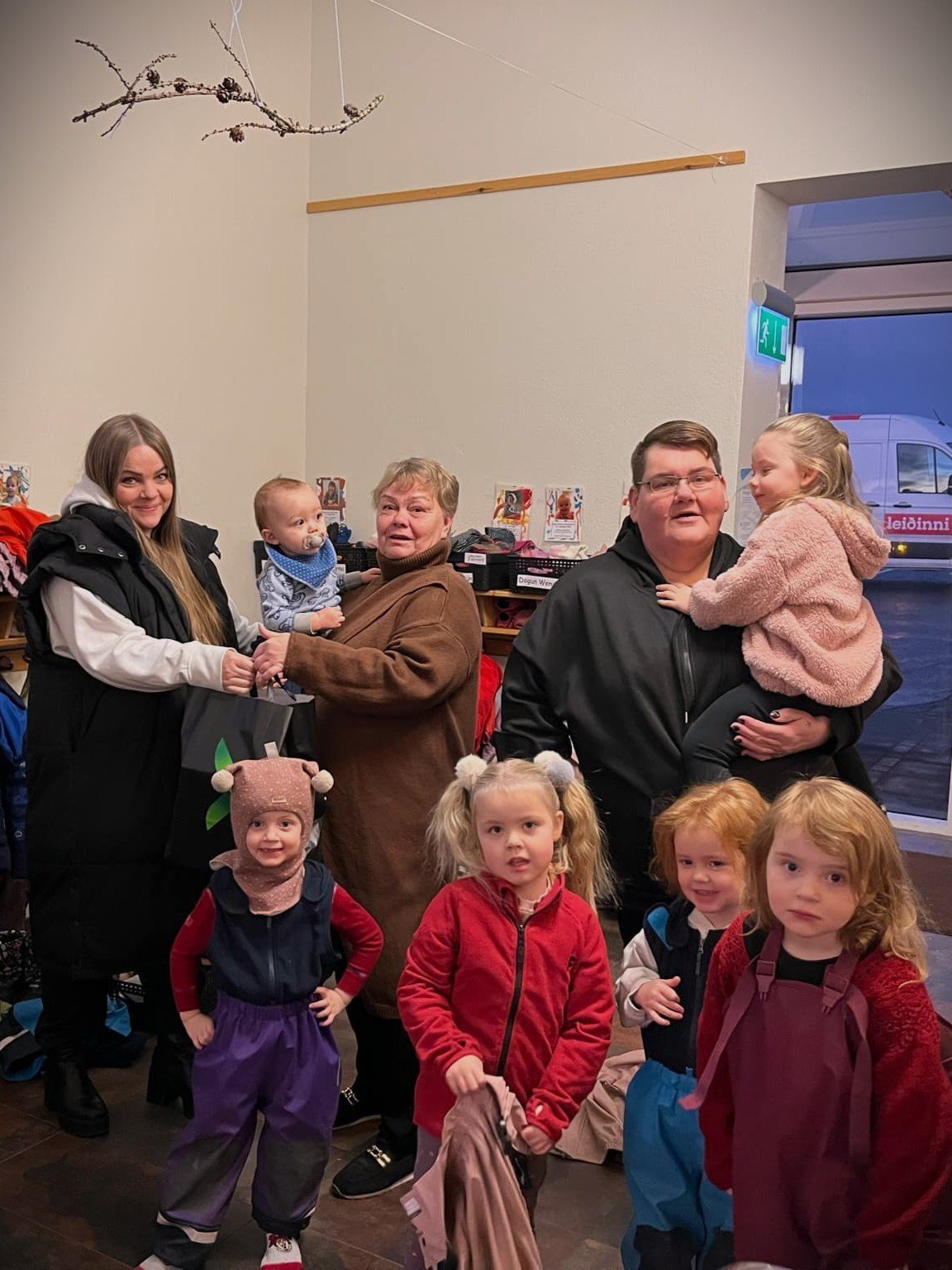 Kvenfélagið Hvöt kom færandi hendi