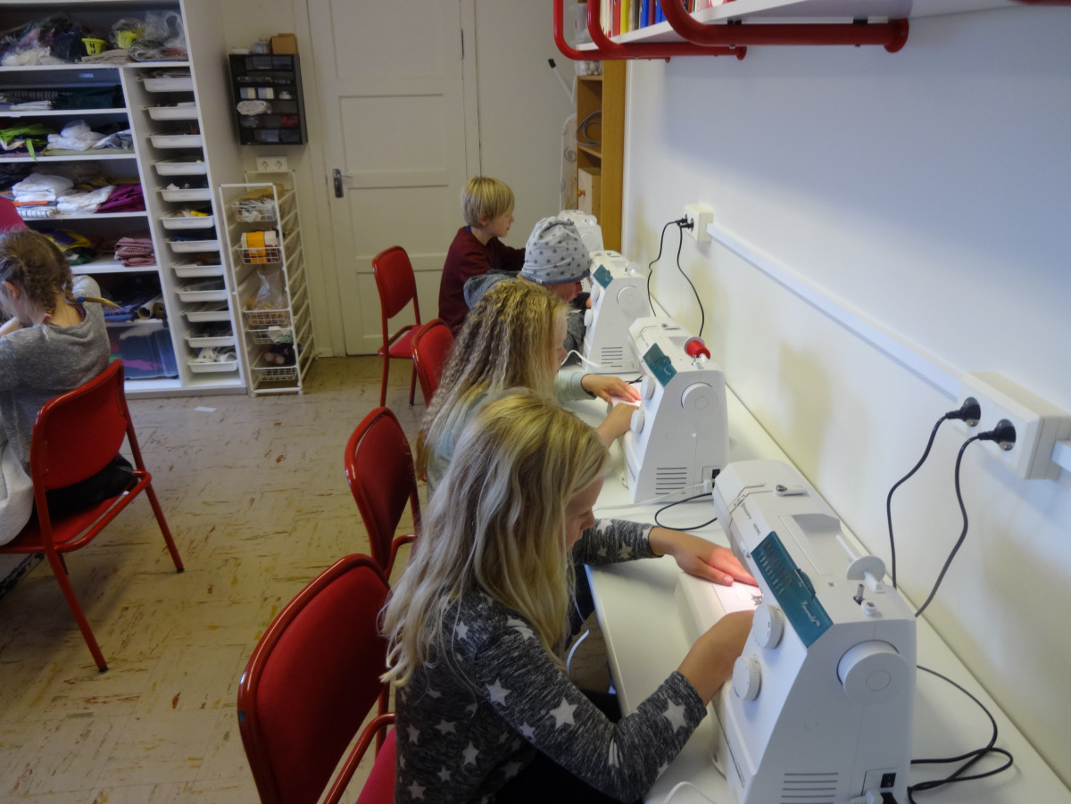 Garnir, saumavélar og smíði