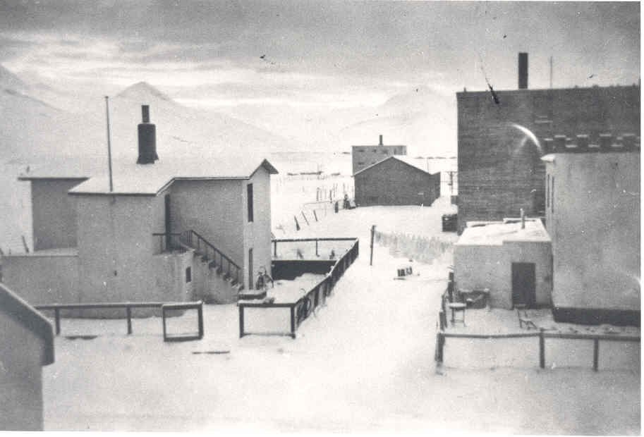 Hús vikunnar - Ás 1916 (Jóns Björnssonar hús, síðar Gamli skóli, Grundargata 2)