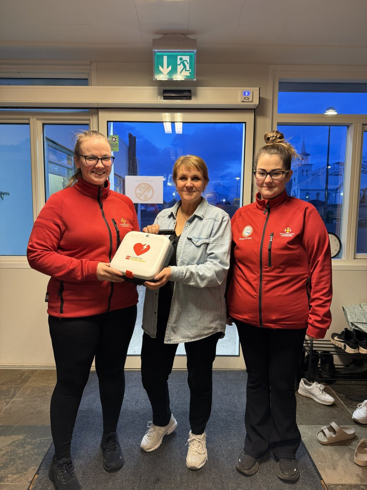 Krílakot fær hjartastuðtæki að gjöf.