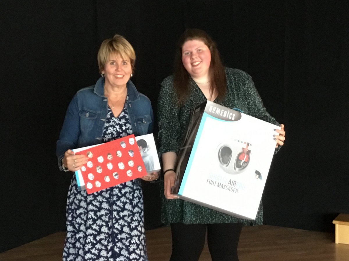 Gjöf frá foreldrum Hólakots nemenda