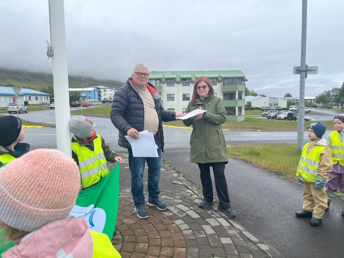 Grænfáni og hæ hó jibbý jei.