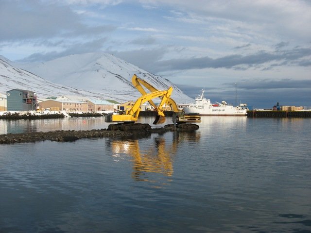 Framkvæmdir við ferjubryggju hafnar