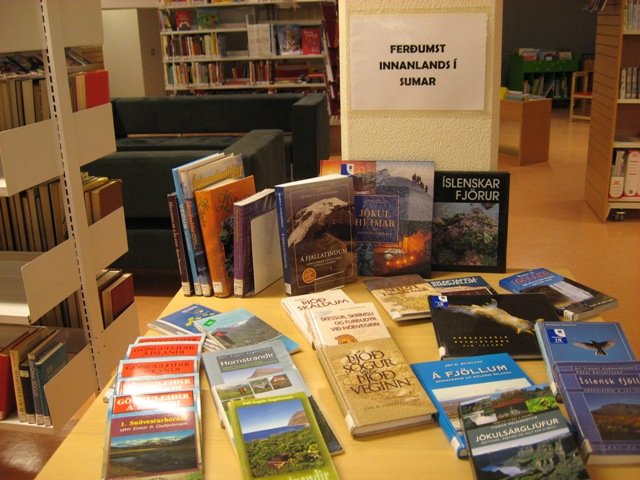 Ferðabækur á bókasafninu
