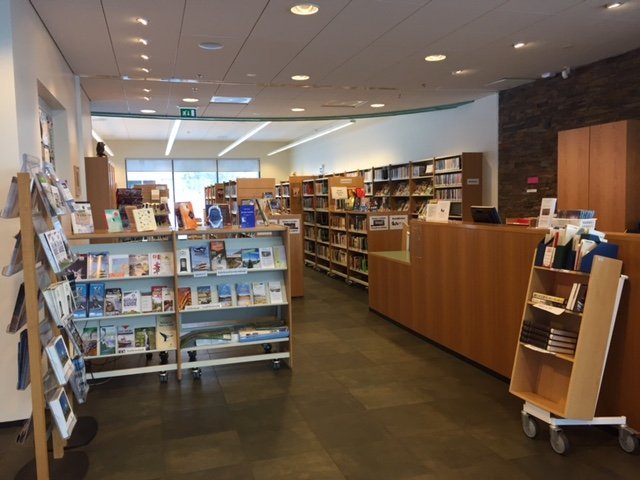 Bókasafnið lokar 12.30 á föstudag