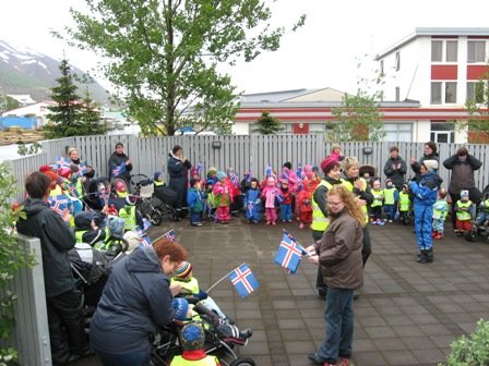 Skrúðganga leikskólabarna á Krílakoti og Fagrahvammi