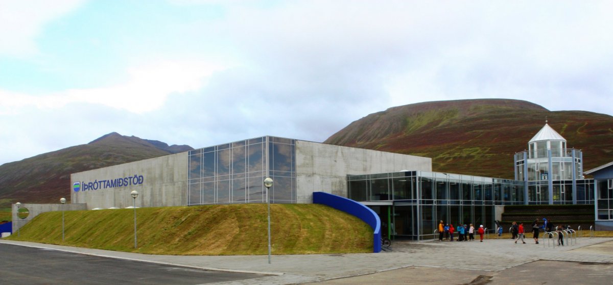 Íþróttamiðstöðin vígð