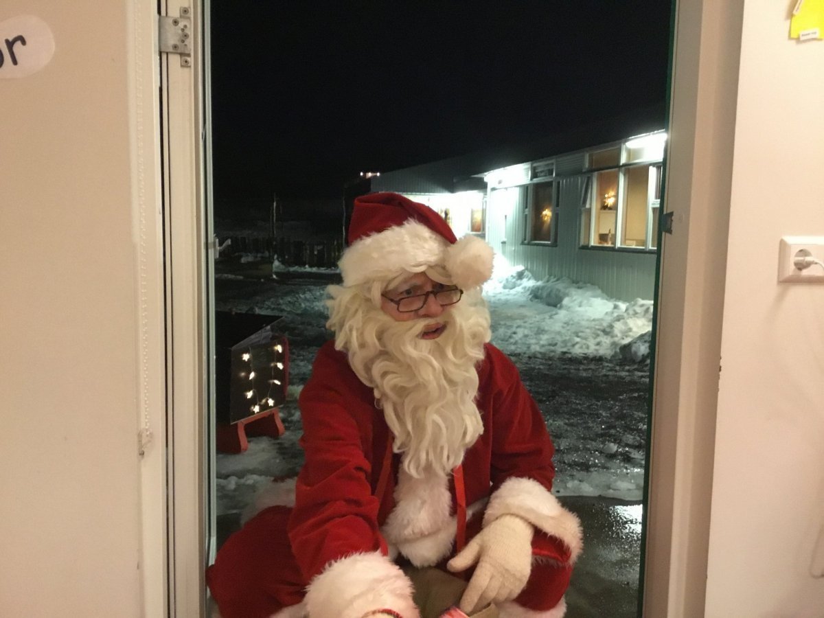 Hólakots nemendur flytja jólasveinavísurnar