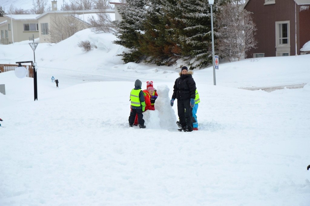 Snjókarlagerð við Ráðhúsið