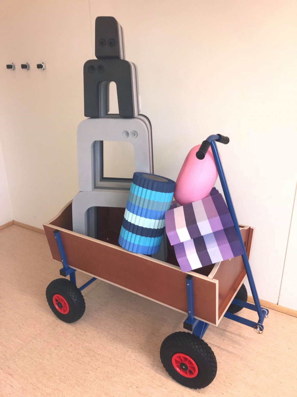 Foreldrafélagið færir Krílakoti gjafir