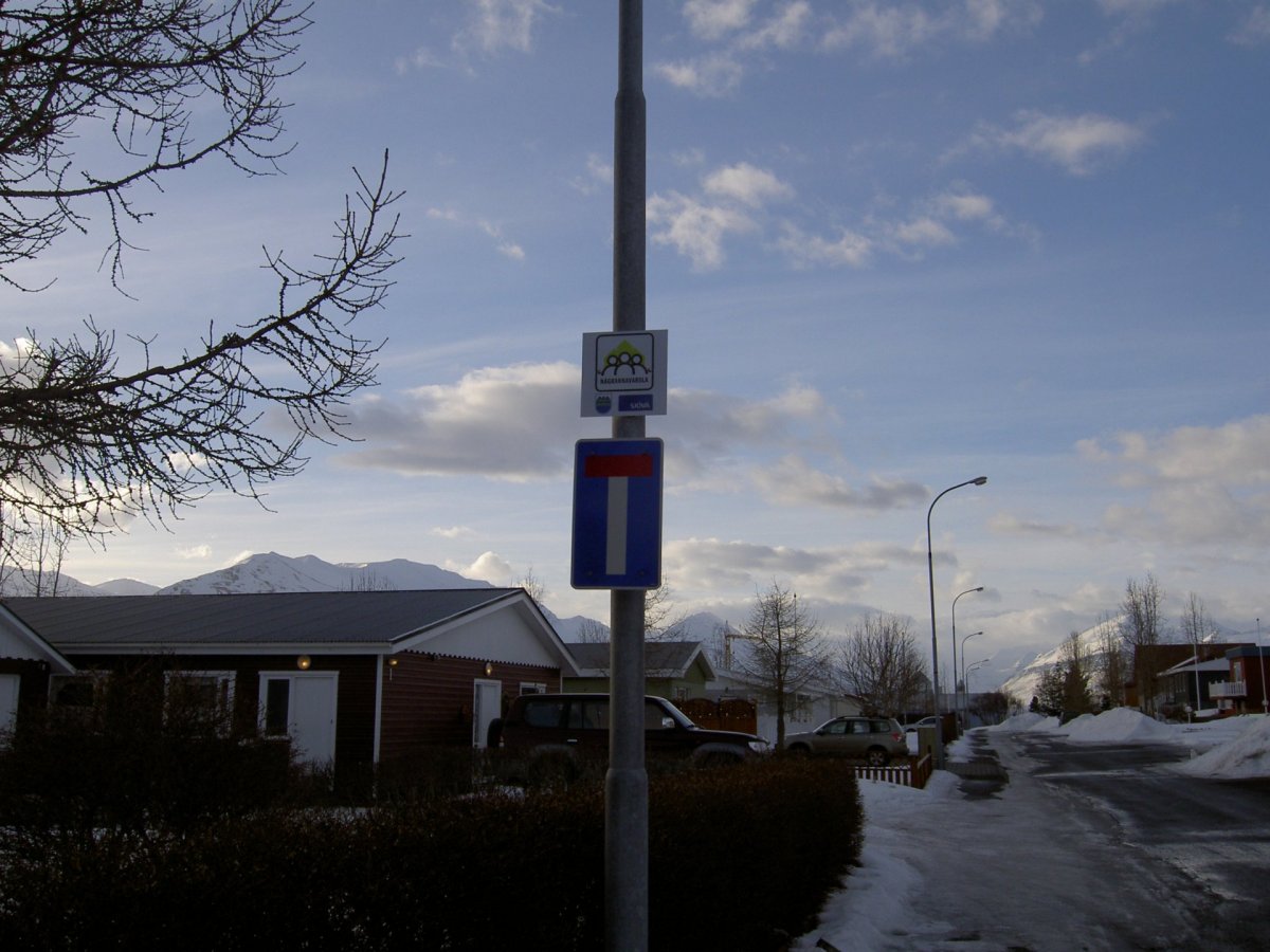 Nágrannavarsla við Sunnubraut, Dalvík