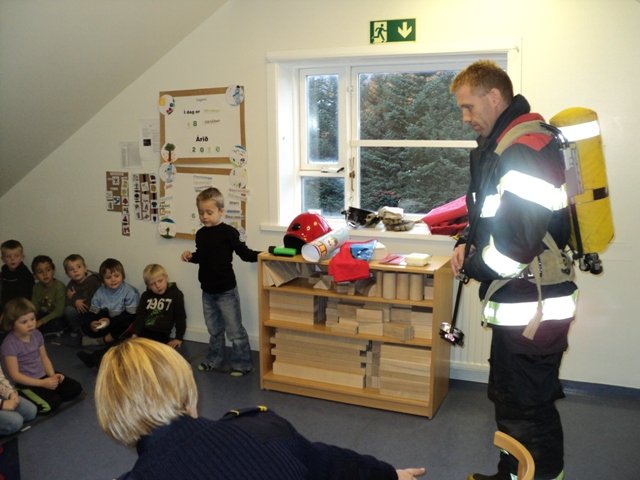Slökkviliðið í heimsókn í leikskólann