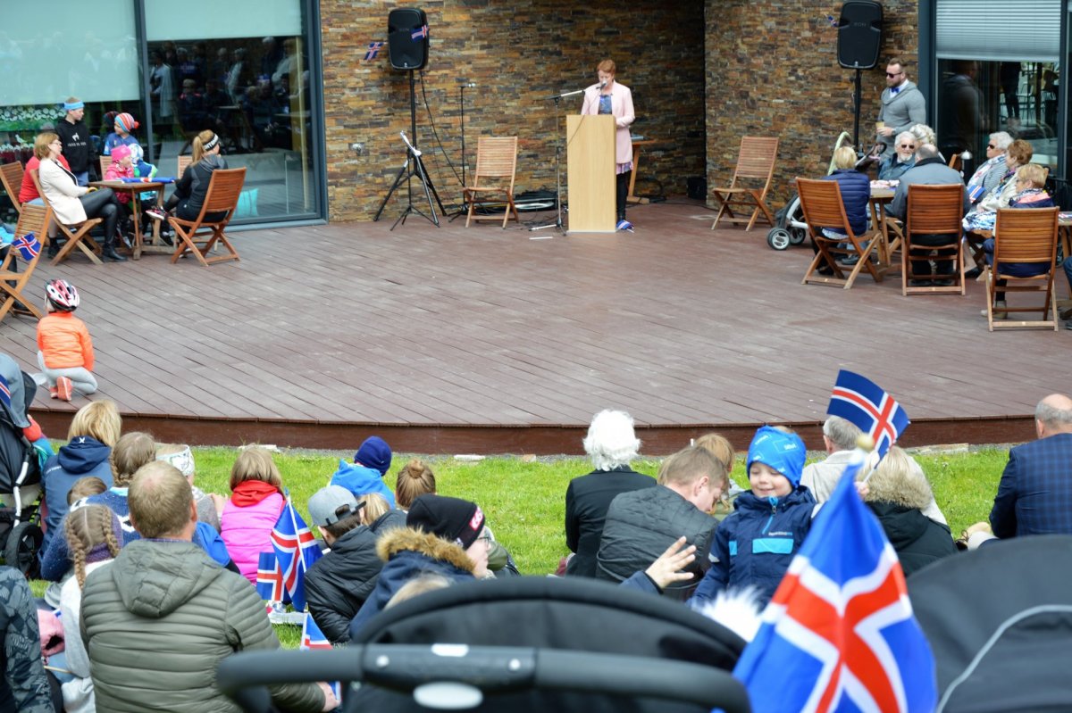 Hátíðarræðan á 17. júní, ræðumaður er Katrín Sigurjónsdóttir sveitarstjóri