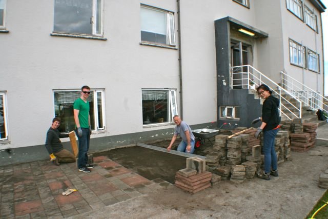 Sjálfboðaliðar mættir til leiks