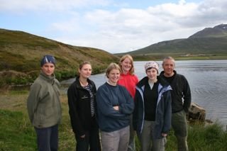 Alþjóðlegir sjálfboðaliðar leggja hönd á plóg